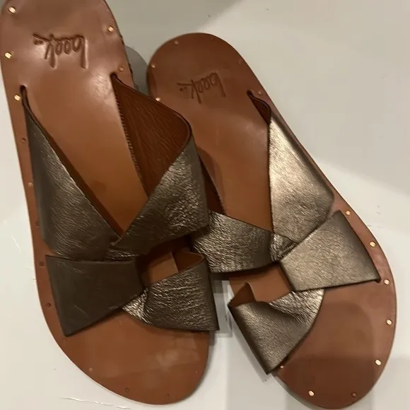 Beek Pigeon Criss  cross sandals