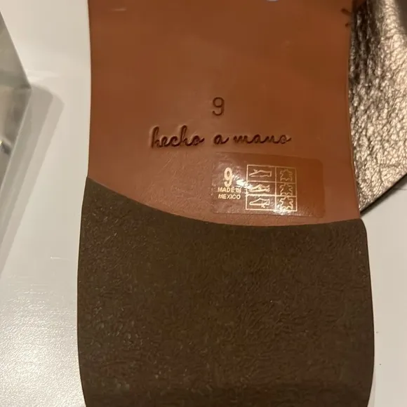 Beek Pigeon Criss  cross sandals
