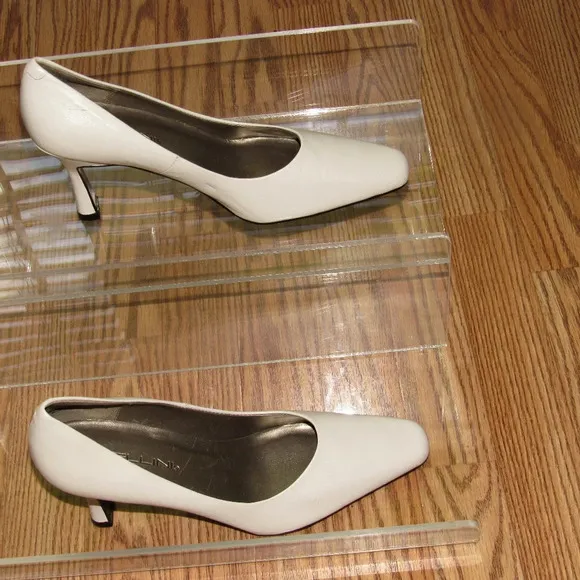 BELLINI Cream Leather Heels Pumps Shoes 7.5M