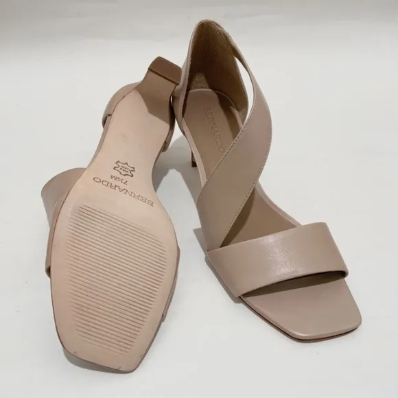 Bernardo Women’s Camille Blush Nude Leather Mid Heel Sandals Fashion Pumps 7.5