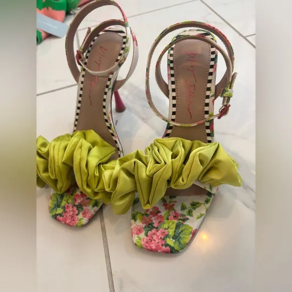 Betsey Johnson Pink/Green Elmira Ruffled Floral Sandals Sz 7.5 NWT