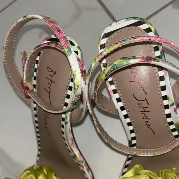 Betsey Johnson Pink/Green Elmira Ruffled Floral Sandals Sz 7.5 NWT