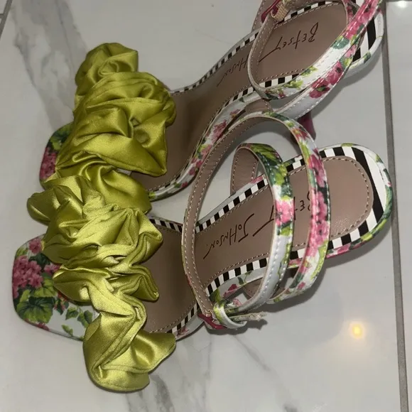 Betsey Johnson Pink/Green Elmira Ruffled Floral Sandals Sz 7.5 NWT