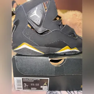 Big Boys Nike JORDANS FLIGHT