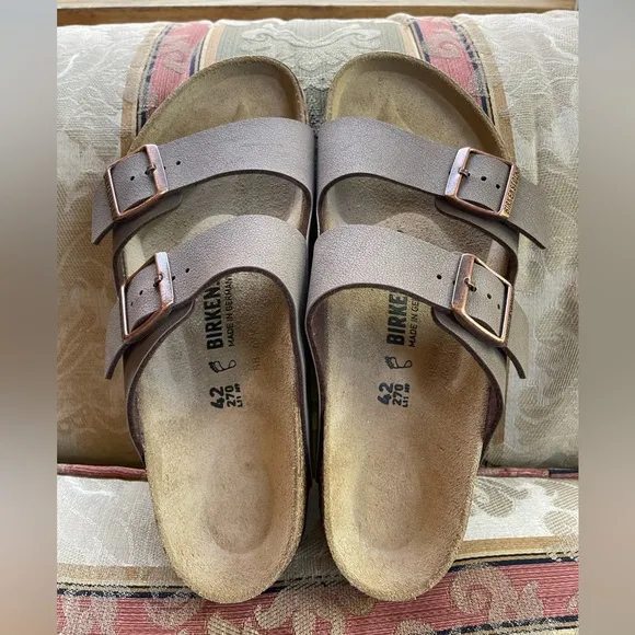 Birkenstock Arizona Birkibuc Mocha Color.