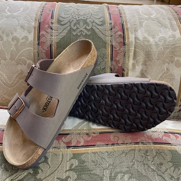 Birkenstock Arizona Birkibuc Mocha Color.