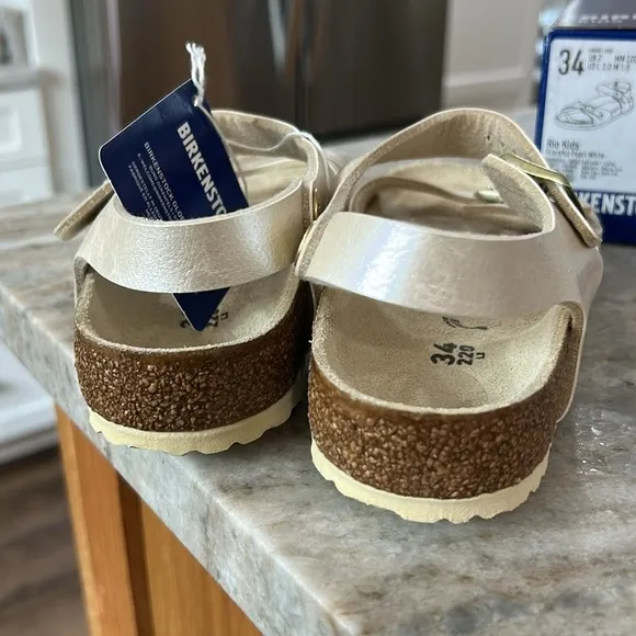 Birkenstock NWT and box Rio kids sandals size34 champagne color gold buckles