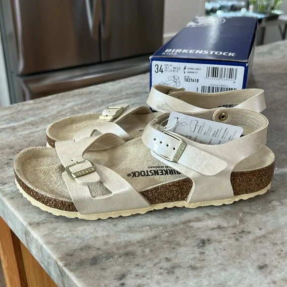 Birkenstock NWT and box Rio kids sandals size34 champagne color gold buckles