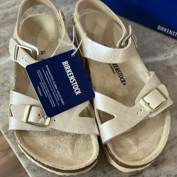 Birkenstock NWT and box Rio kids sandals size34 champagne color gold buckles