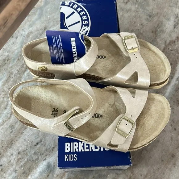 Birkenstock NWT and box Rio kids sandals size34 champagne color gold buckles