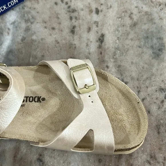 Birkenstock NWT and box Rio kids sandals size34 champagne color gold buckles