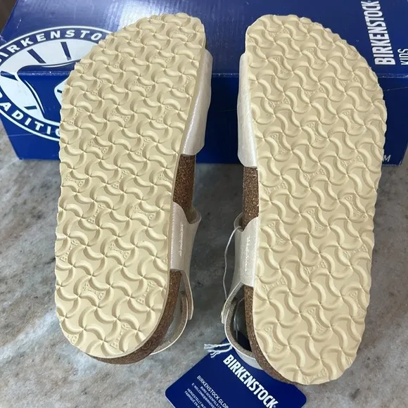 Birkenstock NWT and box Rio kids sandals size34 champagne color gold buckles