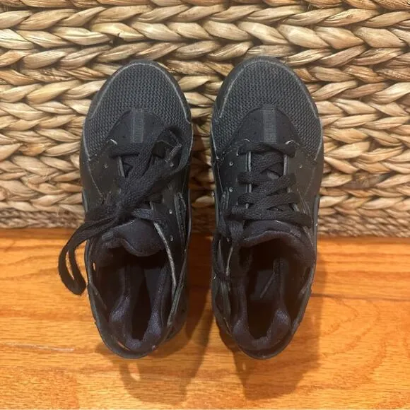 Black Nike huarache sneakers sz 11.5 c Black Nike Sneakers Toddler 11.5
