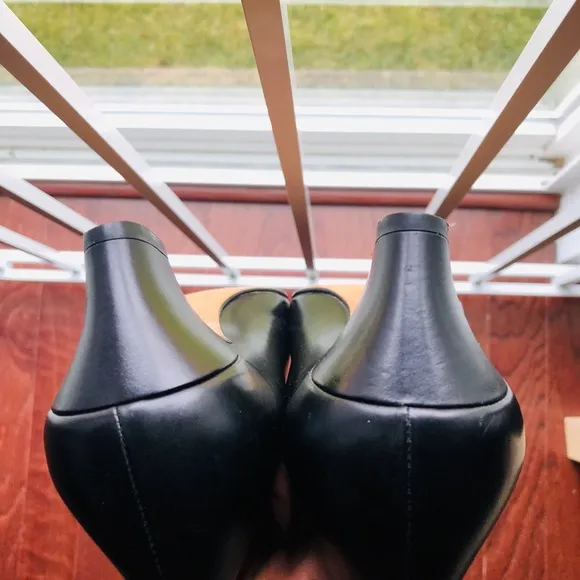 BLACK SALVATORE FERRAGAMO SHOES