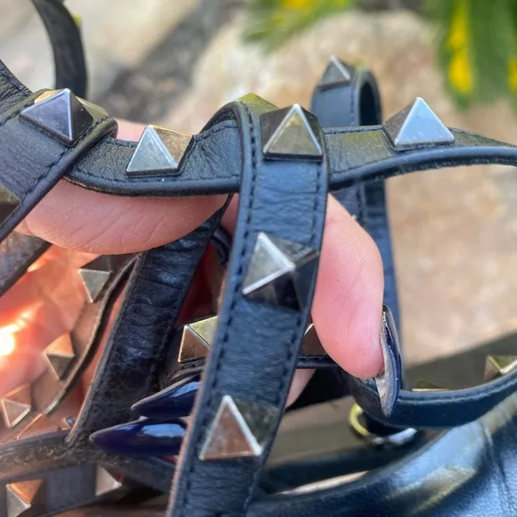 Black studded authentic VALENTINO Garavani gladiator rockstud  black flats