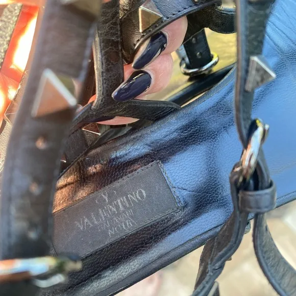 Black studded authentic VALENTINO Garavani gladiator rockstud  black flats