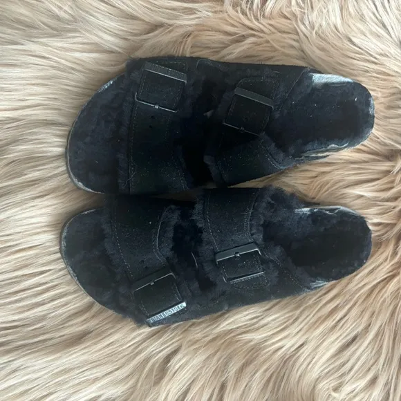 BLACK SUEDE BIRKENSTOCK SHEARLING SANDALS.