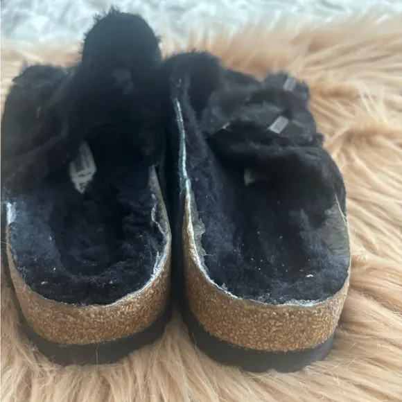BLACK SUEDE BIRKENSTOCK SHEARLING SANDALS.