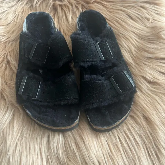 BLACK SUEDE BIRKENSTOCK SHEARLING SANDALS.