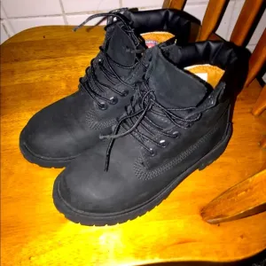 Black timberland boots