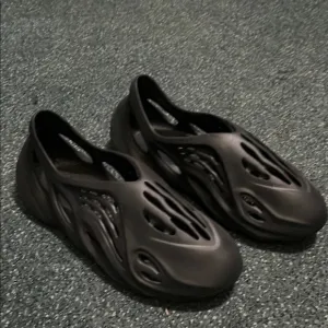 Black yezzy foam runners