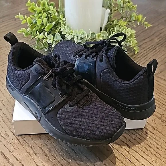 Black Nike running shoes renew in season size 7 new only tried on