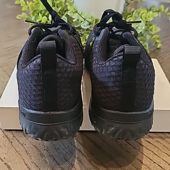 Black Nike running shoes renew in season size 7 new only tried on