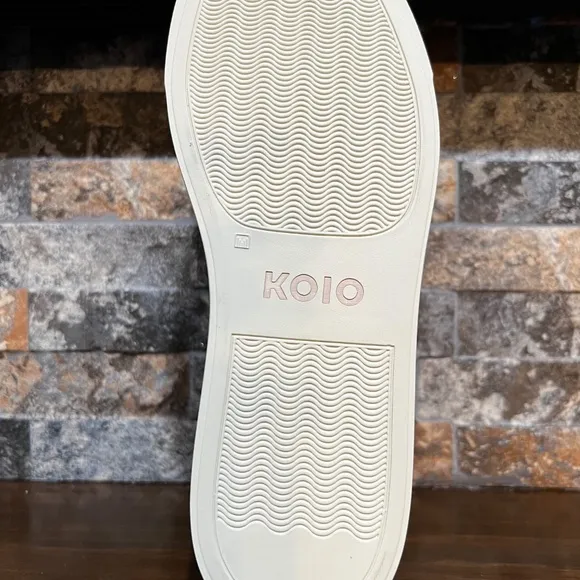 BNIB Koio Primo Castagna Sneakers