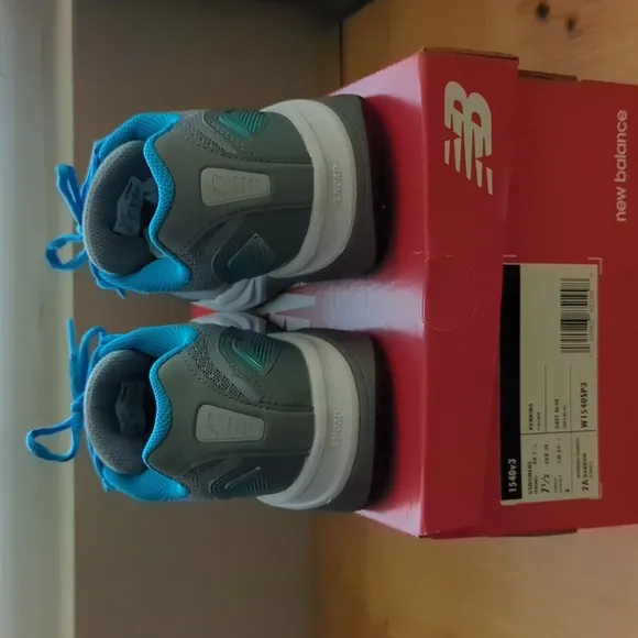 BNIB Sz. 7 B/7.5 AA 1540v3 New Balance running shoes in grey   blue 🩶💠