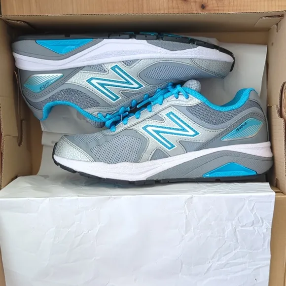 BNIB Sz. 7 B/7.5 AA 1540v3 New Balance running shoes in grey   blue 🩶💠