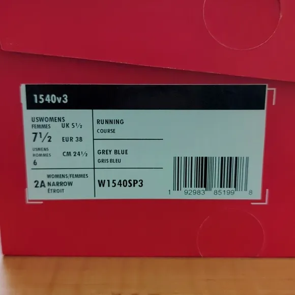BNIB Sz. 7 B/7.5 AA 1540v3 New Balance running shoes in grey   blue 🩶💠