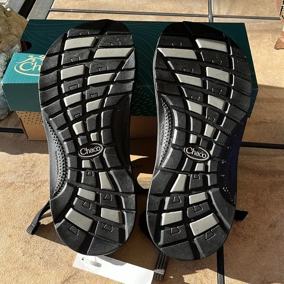 🔥BNWB CHACO BLACK SANDALS🔥