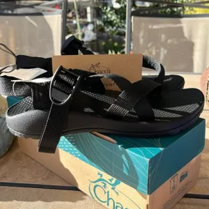 🔥BNWB CHACO BLACK SANDALS🔥