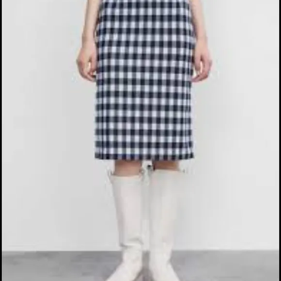 BODEN, &quot;THE RICHMOND PLUS&quot; size 12, Blue and White Checkered Pencil Skirt.