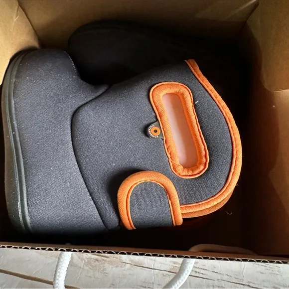 Bogs black boots nwt 6