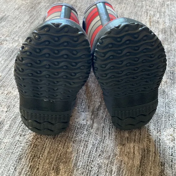 Bogs Kids' Red and Gray Striped Boots - size 13 - green base