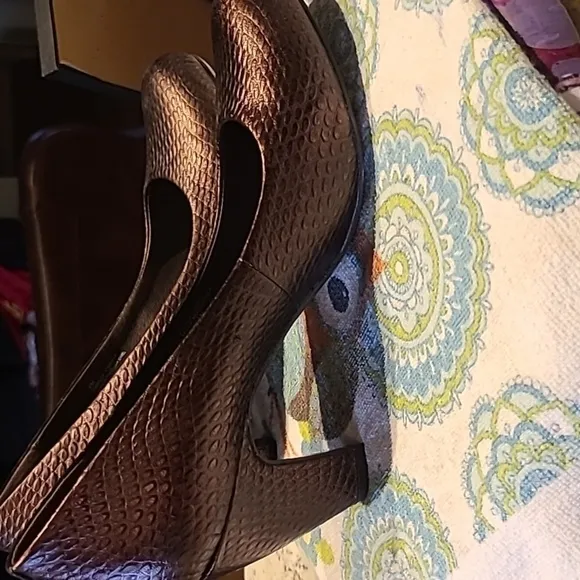 Born Sabrina Snakeskin embossed Leather 3&quot;heels sz. 8M.