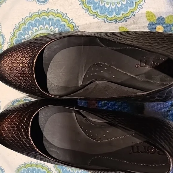 Born Sabrina Snakeskin embossed Leather 3&quot;heels sz. 8M.