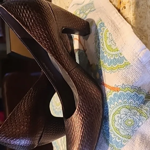 Born Sabrina Snakeskin embossed Leather 3&quot;heels sz. 8M.