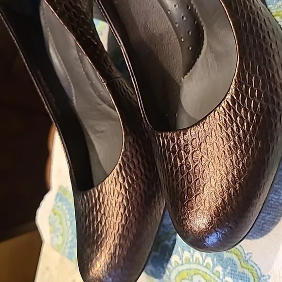 Born Sabrina Snakeskin embossed Leather 3&quot;heels sz. 8M.