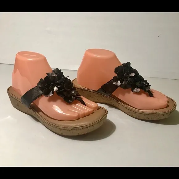 BORN SANDALS SIZE 8​​​