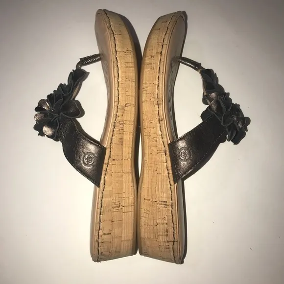 BORN SANDALS SIZE 8​​​