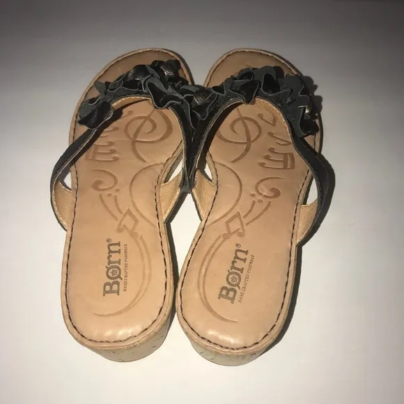 BORN SANDALS SIZE 8​​​