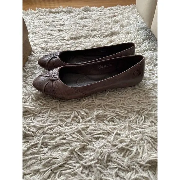 Born Ballet Flats Shoes Taupe Beige Leather Knot 8.5 Leather