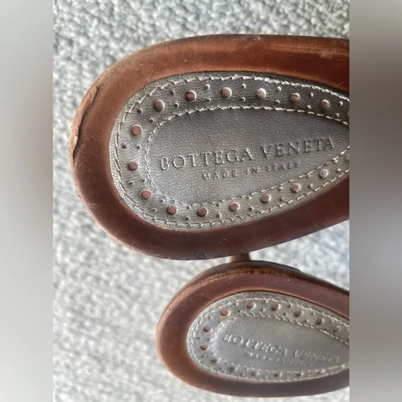 BOTTEGA Veneta Woman’s Brown Leather Sandals With Silver Tapestry/ Knot Design