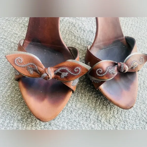 BOTTEGA Veneta Woman’s Brown Leather Sandals With Silver Tapestry/ Knot Design