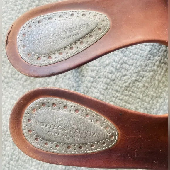 BOTTEGA Veneta Woman’s Brown Leather Sandals With Silver Tapestry/ Knot Design