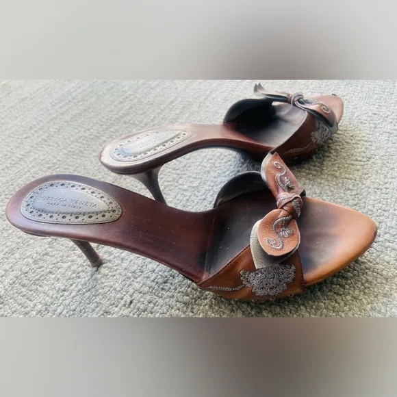 BOTTEGA Veneta Woman’s Brown Leather Sandals With Silver Tapestry/ Knot Design