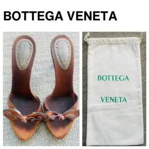 BOTTEGA Veneta Woman’s Brown Leather Sandals With Silver Tapestry/ Knot Design
