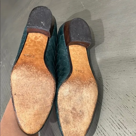 Bottega Veneta Women's Green Leather Loafers